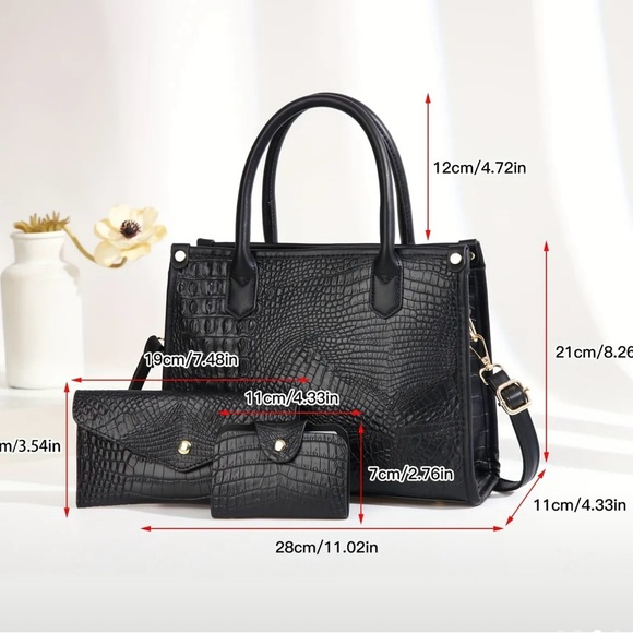 Elegant Green Crocodile Pattern Handbag Set - Picture 2 of 3